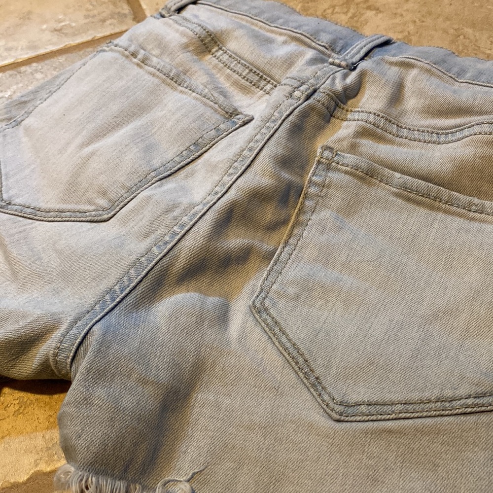 High Rise Ripped Shorts - Picture 5 of 5